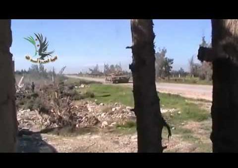 Vídeo mostra rebelde sírio colocando granada no cano do canhão e destruindo tanque